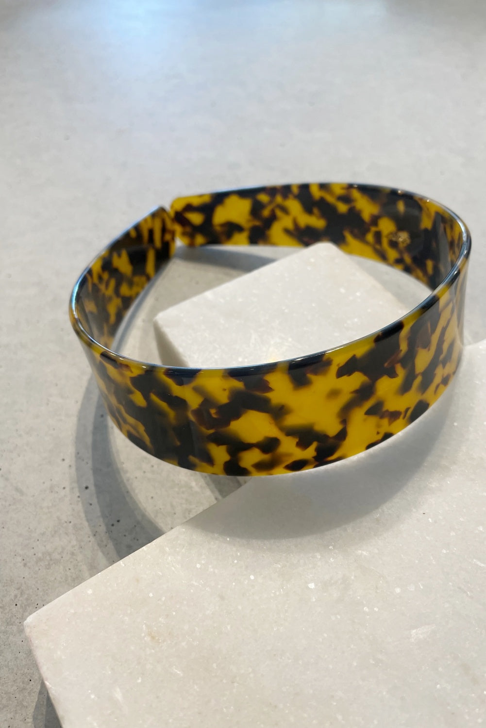 CAROLYN TORTOISESHELL HEADBAND TWO-TONED