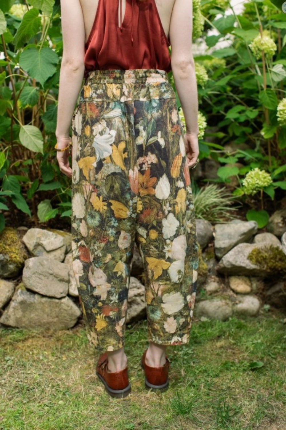 MARKET OF STARS I DREAM IN FLOWERS LINEN CROPPED ARTIST PANTS