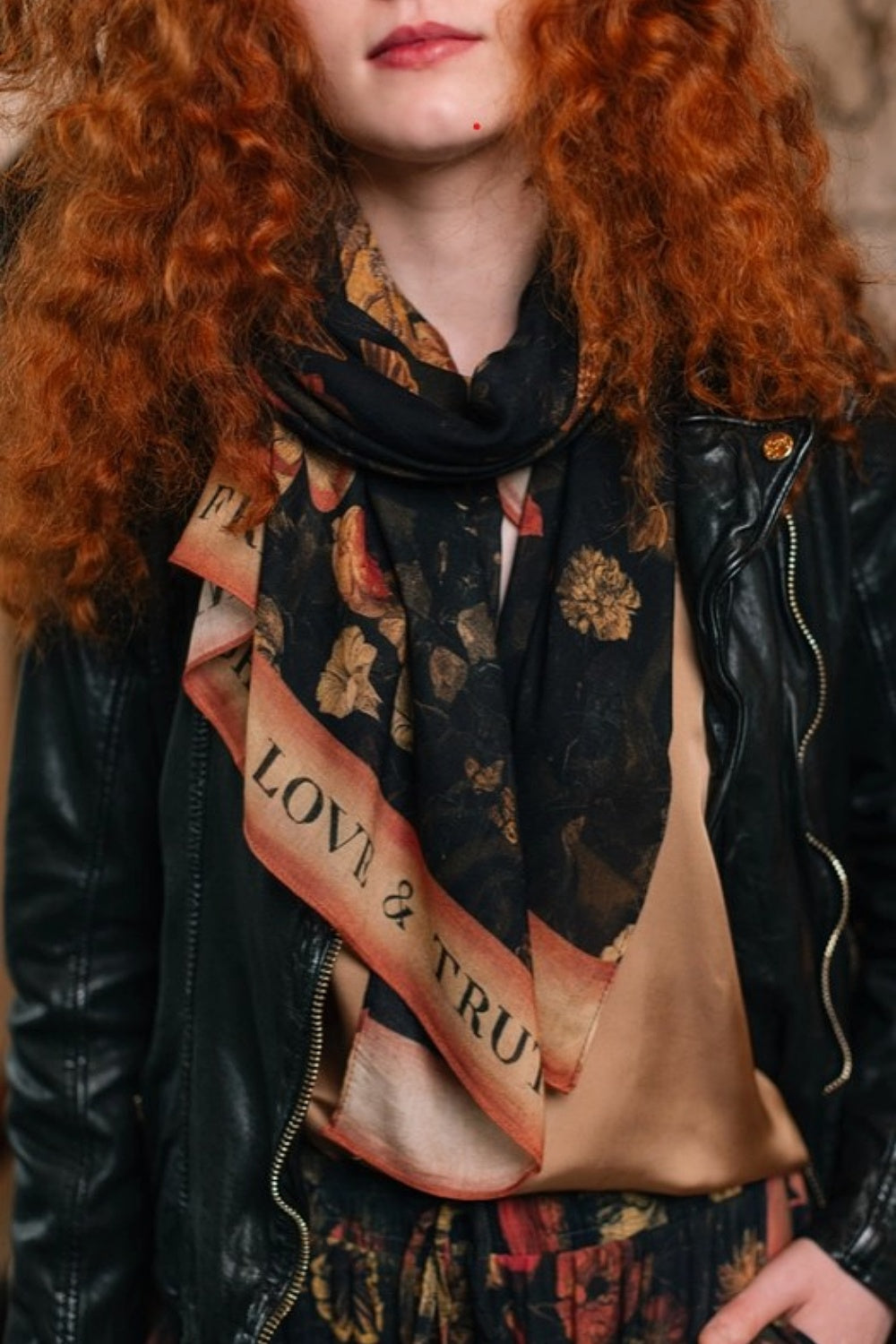 MARKET OF STARS HEART OF GOLD SCARF