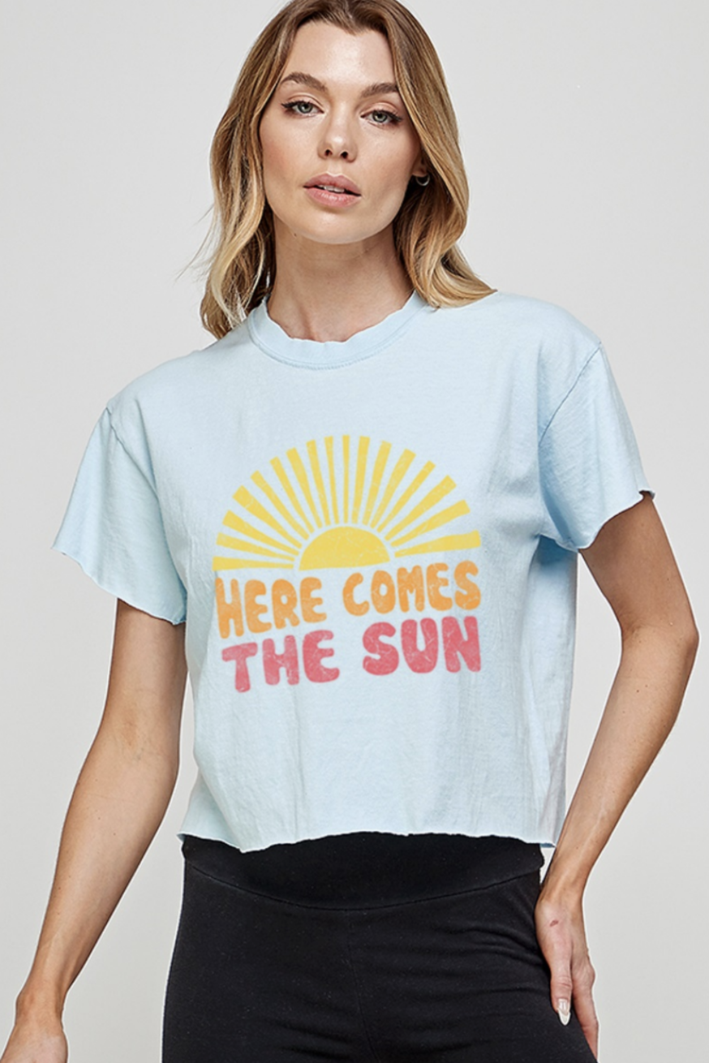 ILLUSTRATED SOCIETY HERE COMES THE SUN TEE CHAMBRAY BLUE
