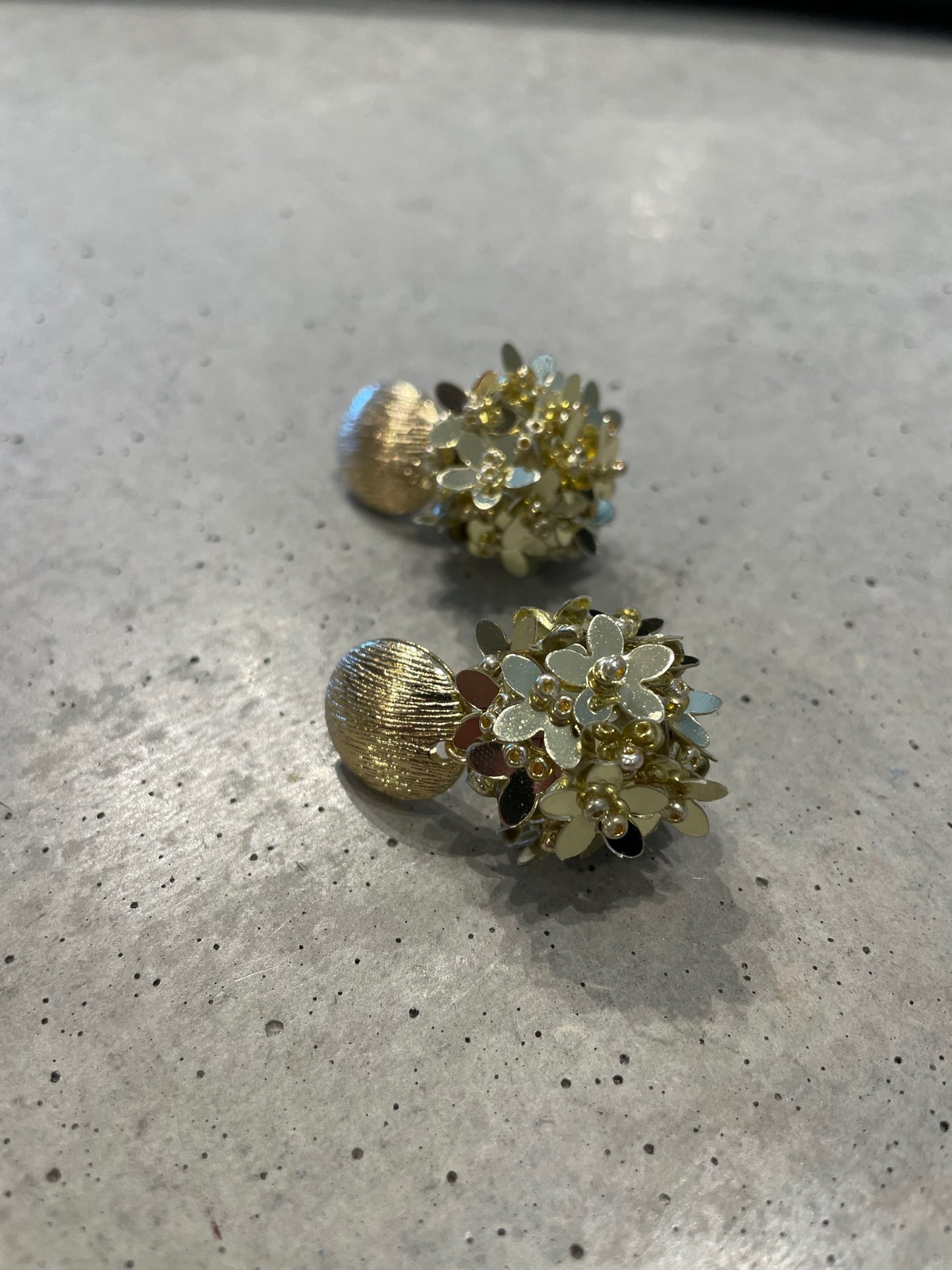 BON BON PENDANT EARRINGS GOLD