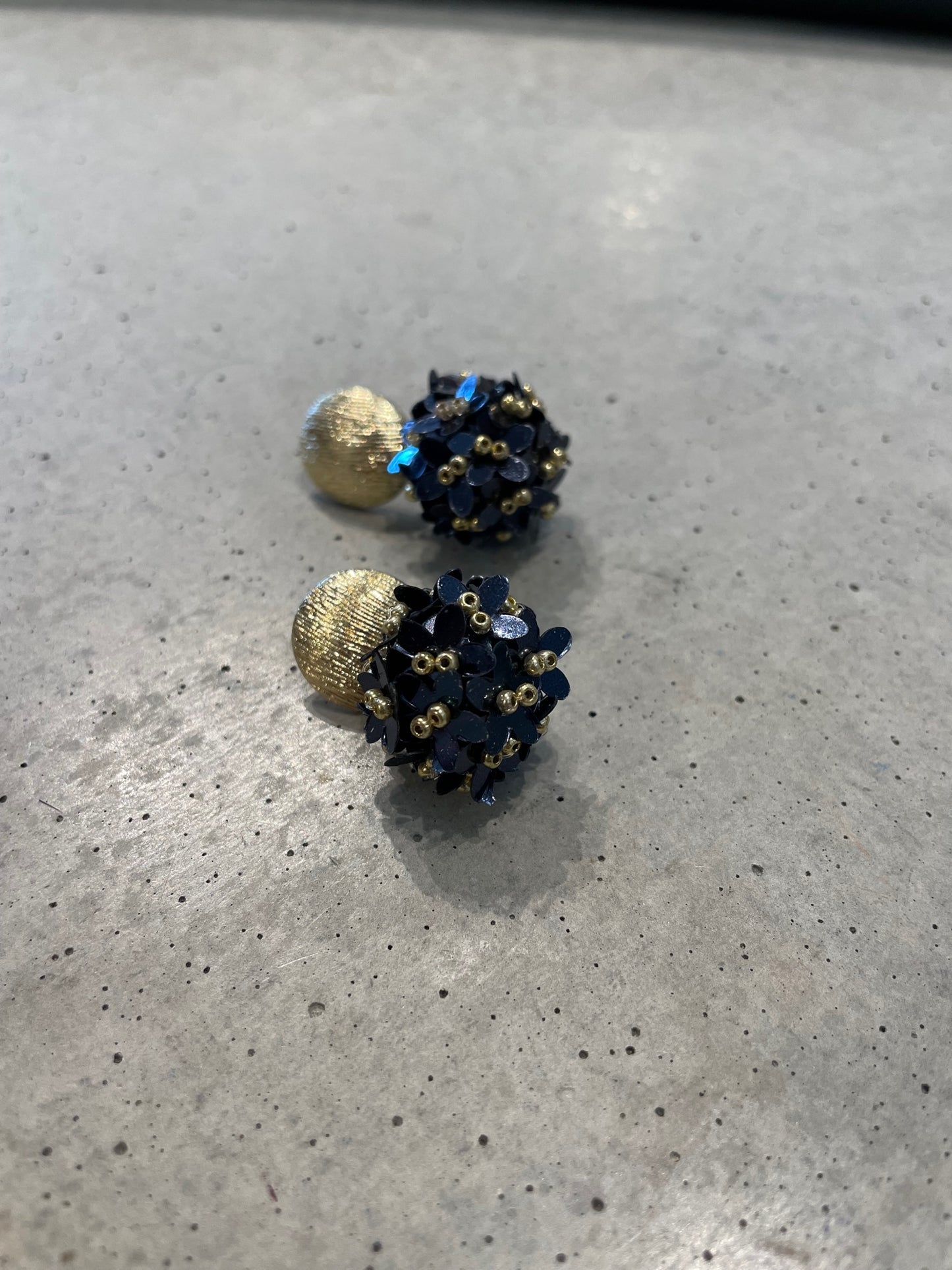 BON BON PENDANT EARRINGS NAVY