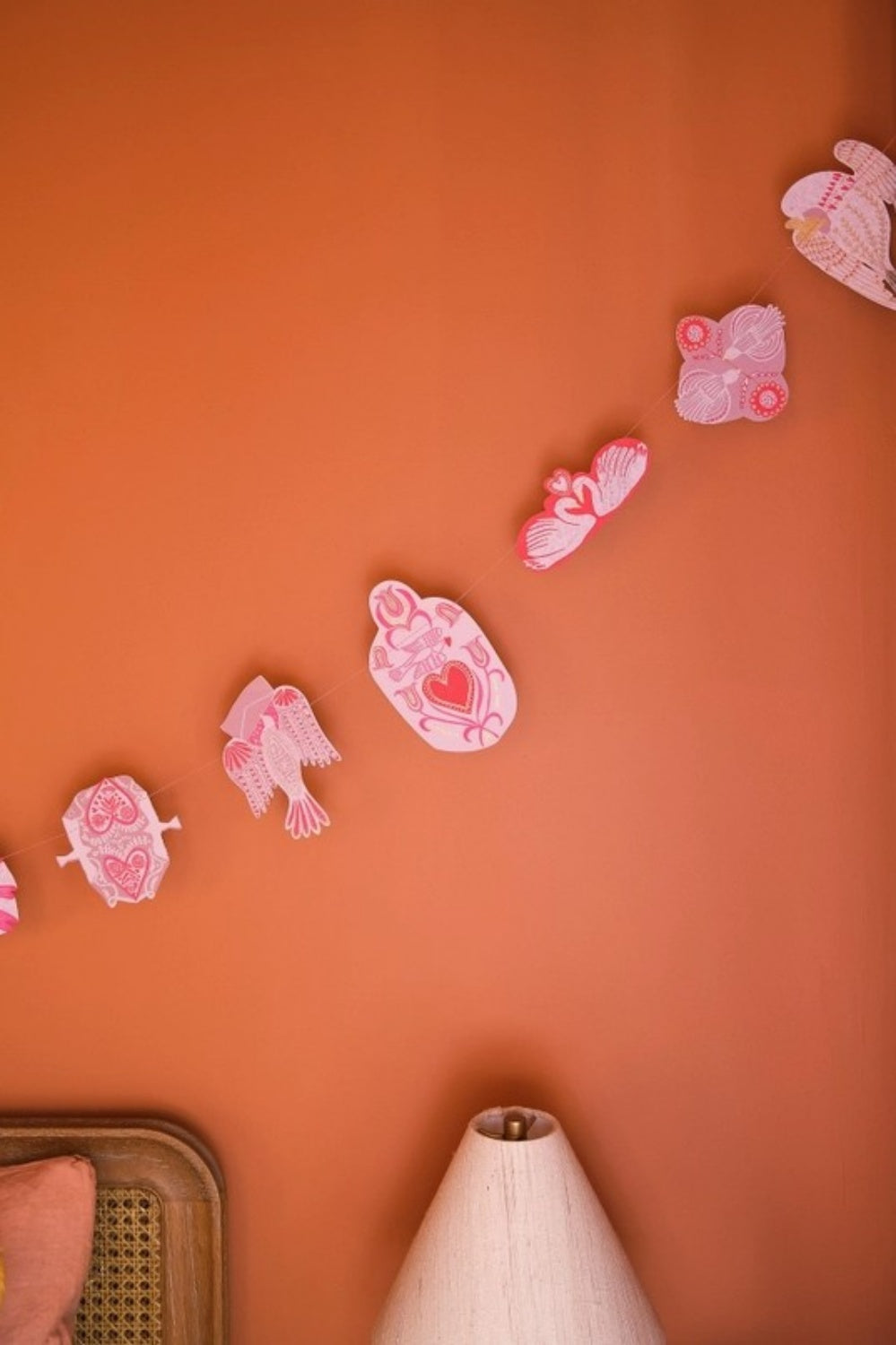 EAST END PRESS LOVE BIRDS PAPER GARLAND