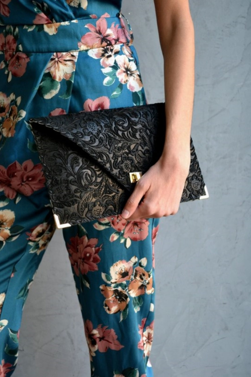 ANA KOUTSI SYMMETRIA CLUTCH BLACK