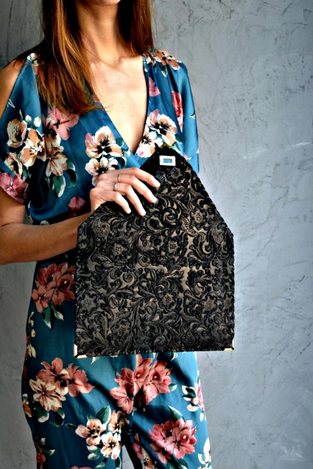 ANA KOUTSI SYMMETRIA CLUTCH BLACK