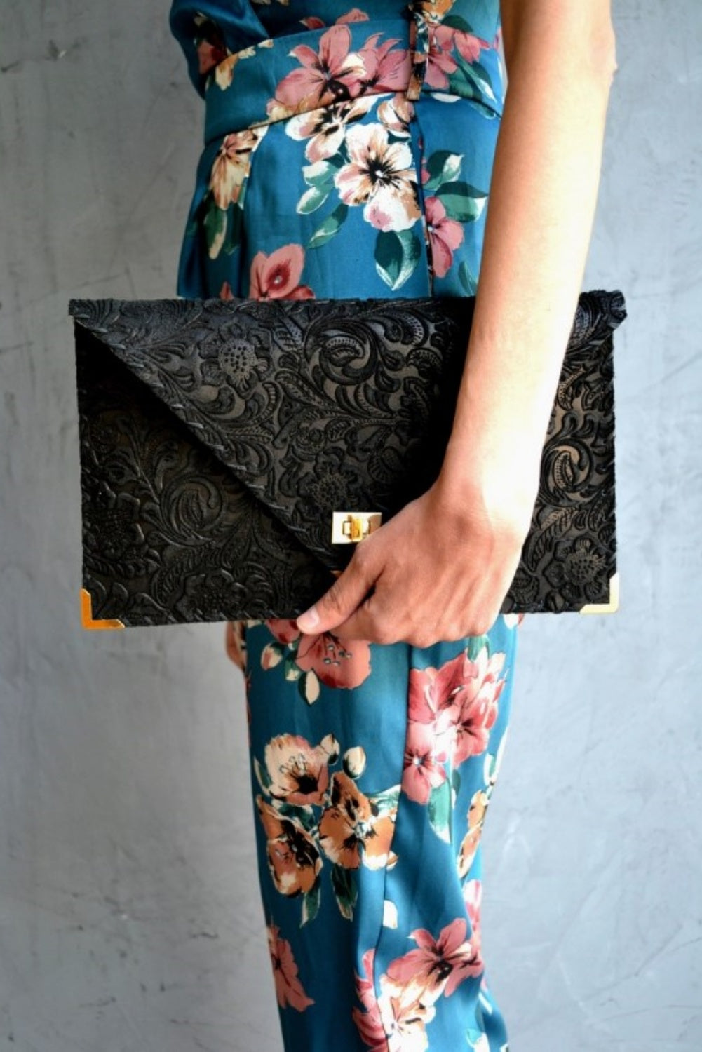 ANA KOUTSI SYMMETRIA CLUTCH BLACK