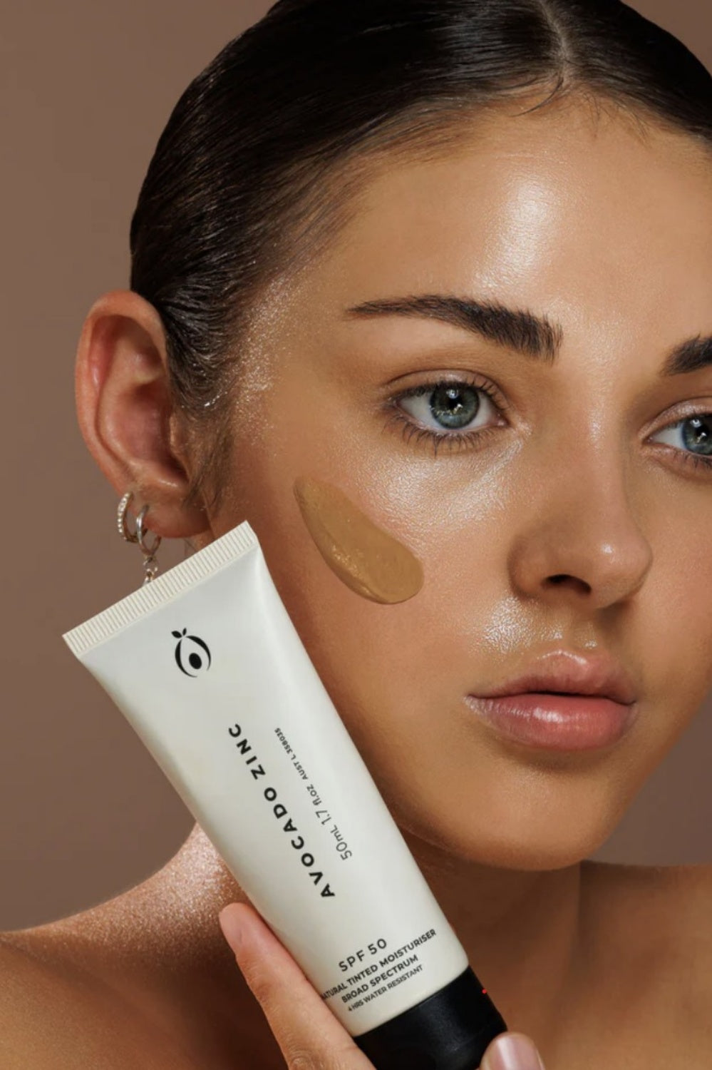 AVOCADO ZINC NATURAL TINTED MOISTURISER SPF50 MEDIUM DARK