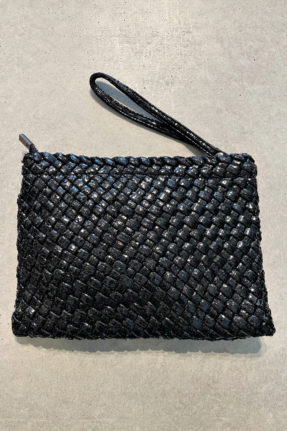 ROSELLE AGNES CROSSBODY ZIP CLUTCH BLACK