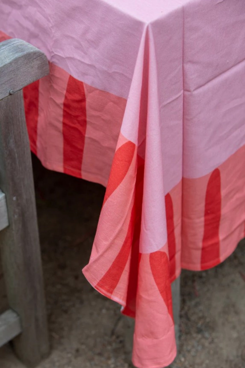 MANDALAY DESIGNS BIG LOBSTER CATCH TABLECLOTH HIBISCUS