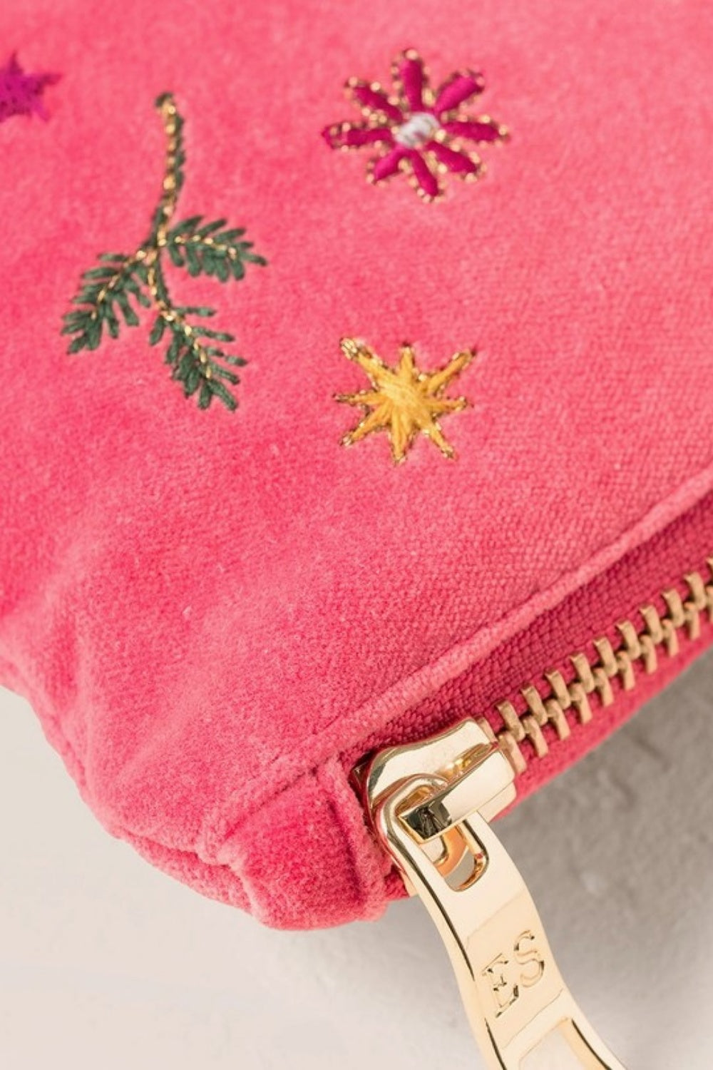 ELIZABETH SCARLETT DOVES OF PEACE EVERYDAY POUCH