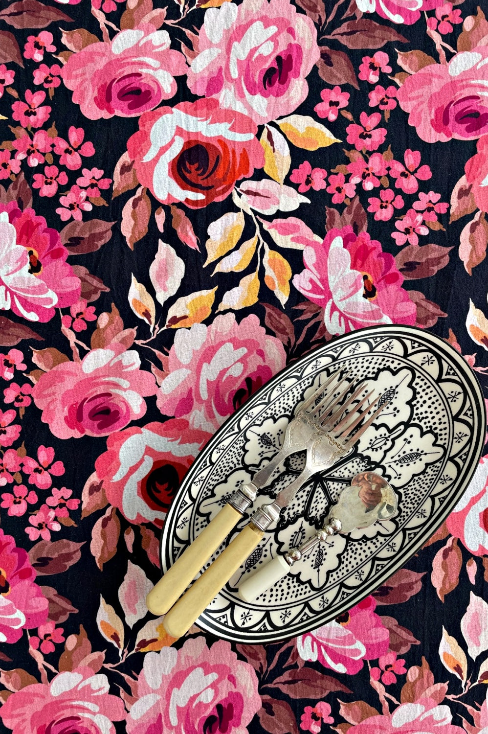ROSELLE ROSES + CHINTZ TABLECLOTH 3.4M