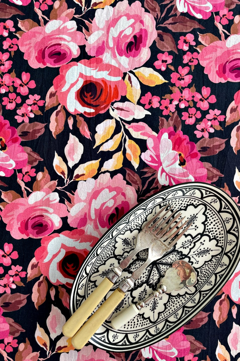 ROSELLE ROSES + CHINTZ TABLECLOTH 3.4M