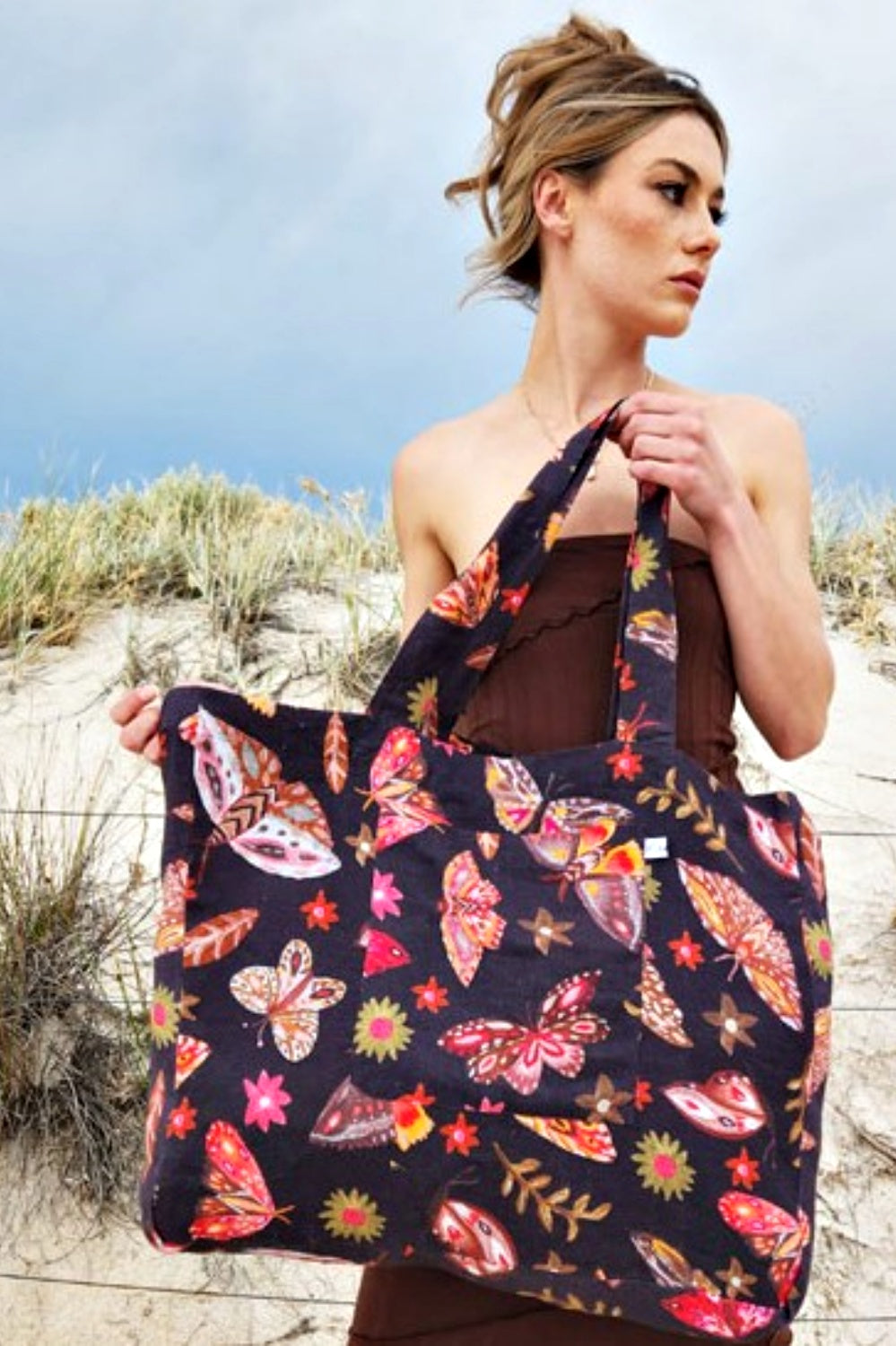 ELIZA PIRO FLY AWAY LINEN TOTE