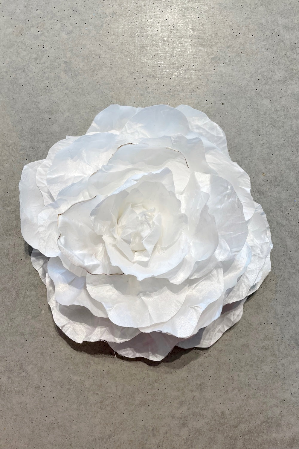 FLORA FASCINATA BLANC WHITE SILK OVERSIZED CORSAGE