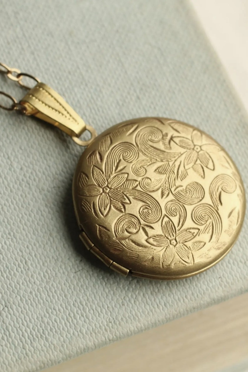 SILK PURSE ENGRAVED FLORA LOCKET NECKLACE