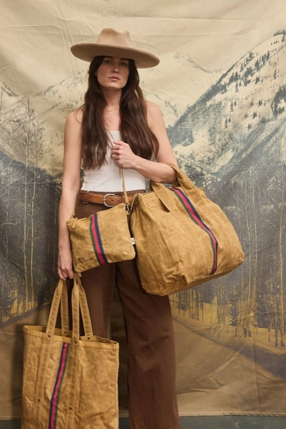 PONY RIDER ESCAPEE CLUTCH WITH STRAP GOLDEN TAN