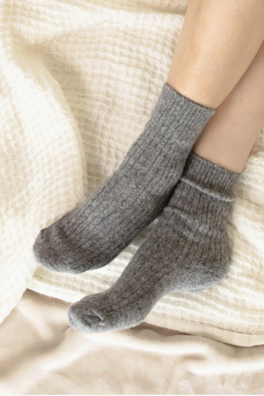 BED + BUTTER COMFIEST SOCKS GREY