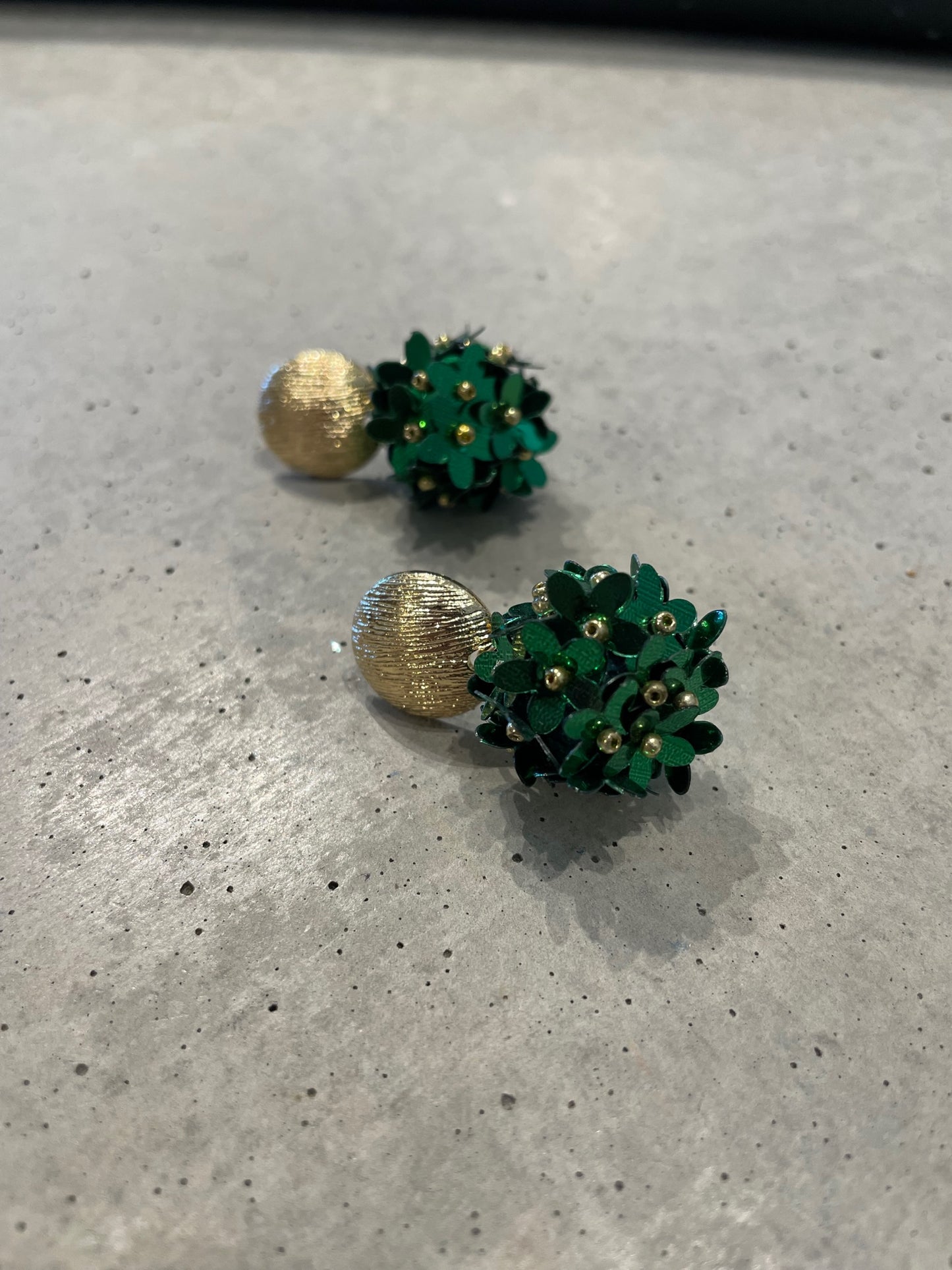 BON BON PENDANT EARRINGS GREEN