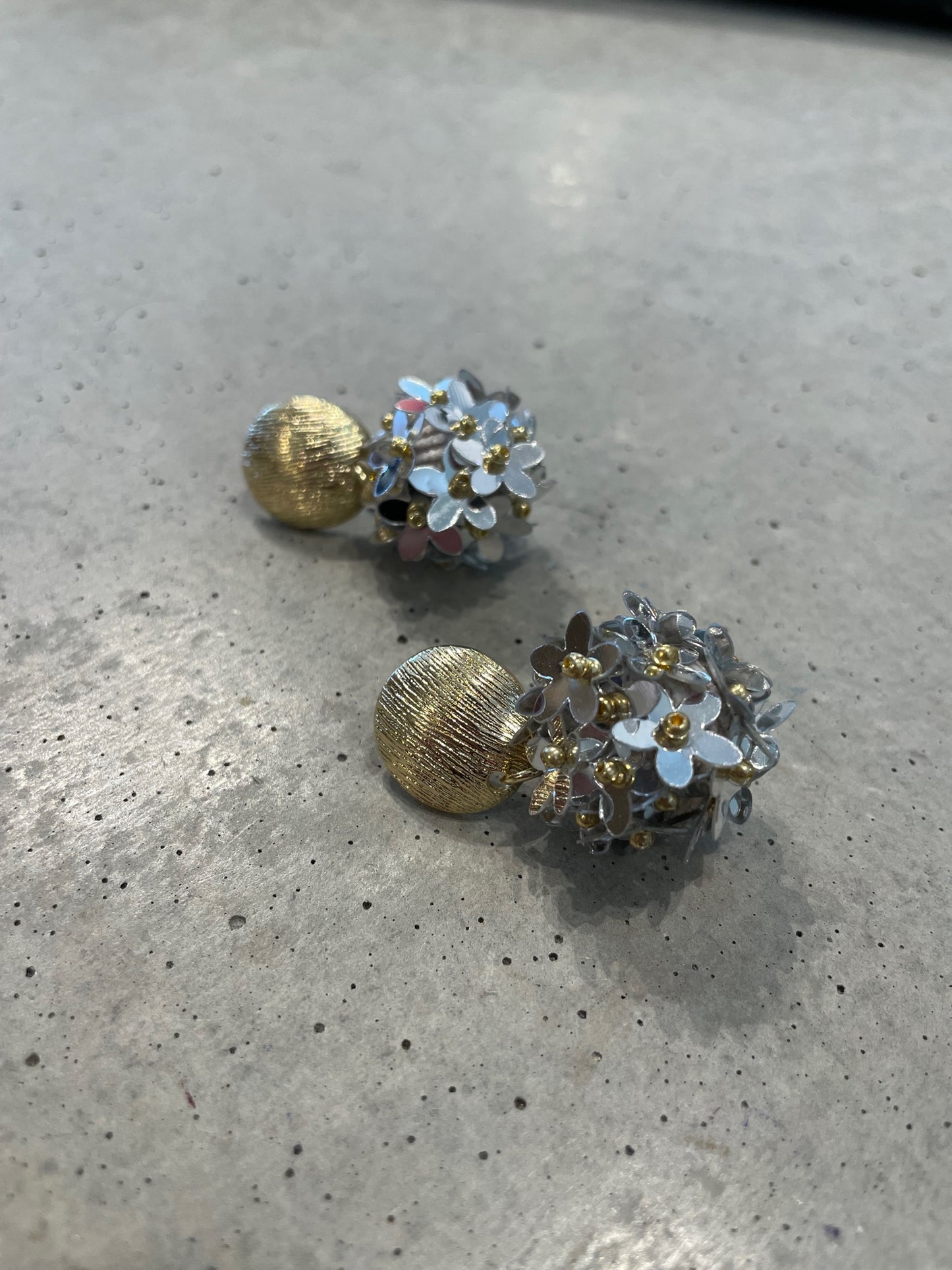 BON BON PENDANT EARRINGS SILVER