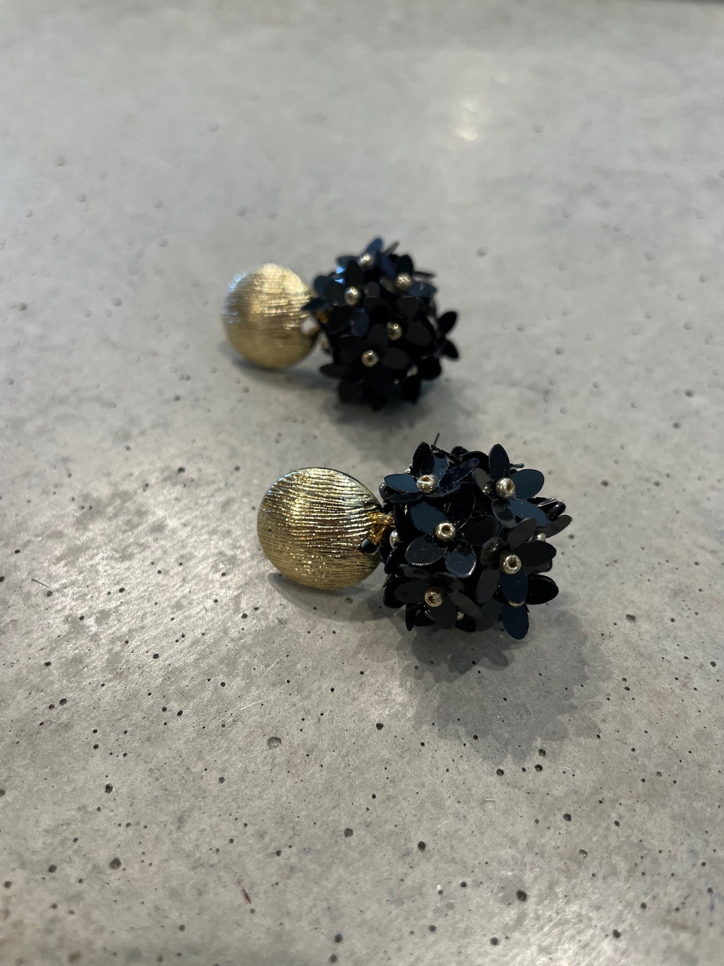 BON BON PENDANT EARRINGS BLACK