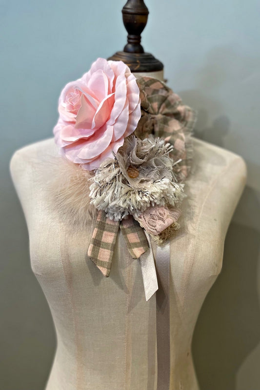 JUMBLE WONDERLAND NECKPIECE