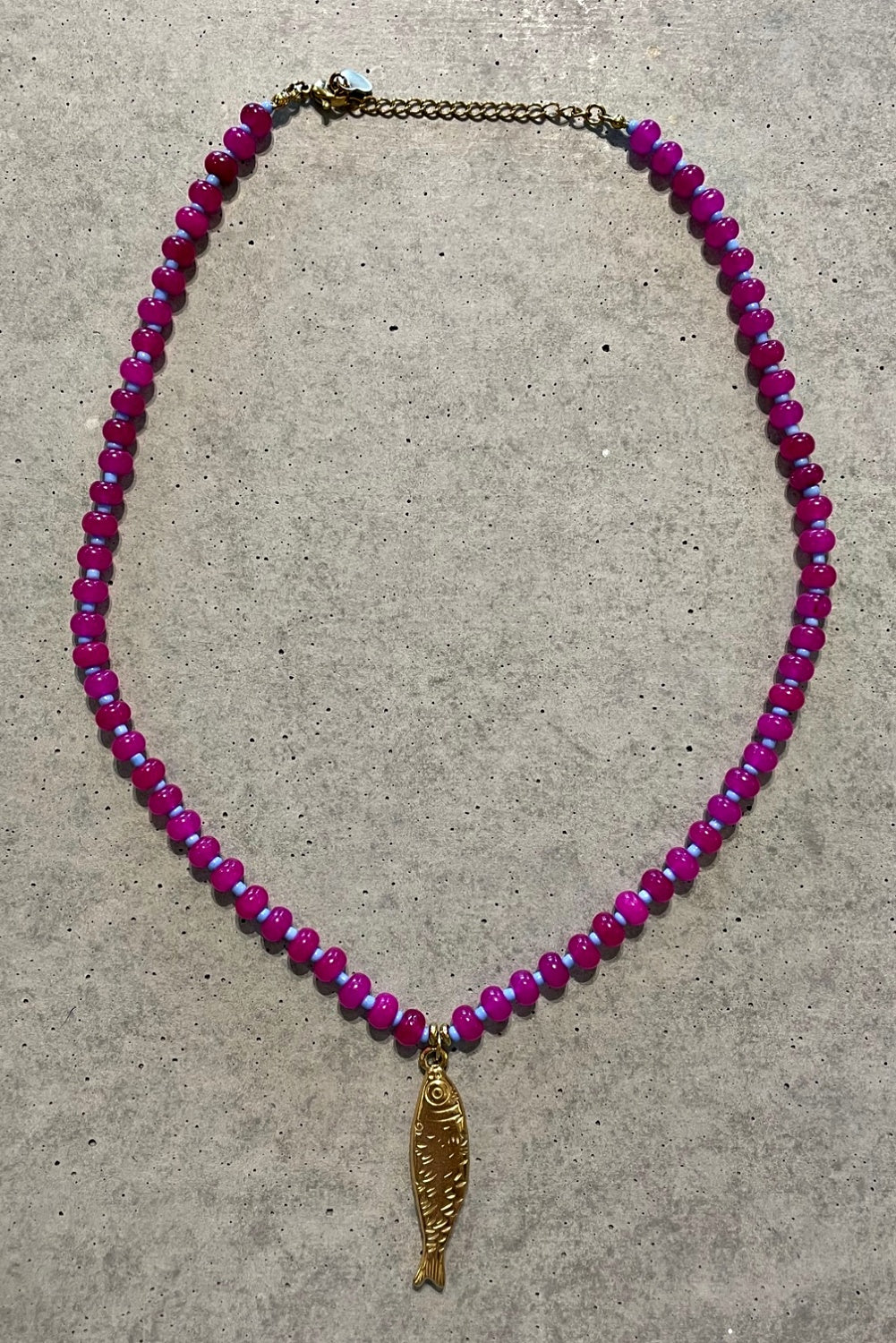 SARDINE NECKLACE DRAGONFRUIT