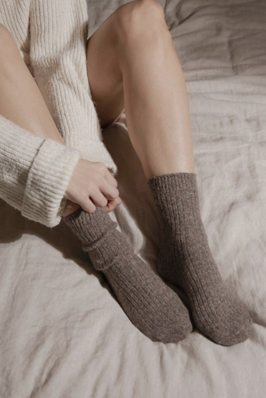 BED + BUTTER COMFIEST SOCKS MILK CHOCOLATE