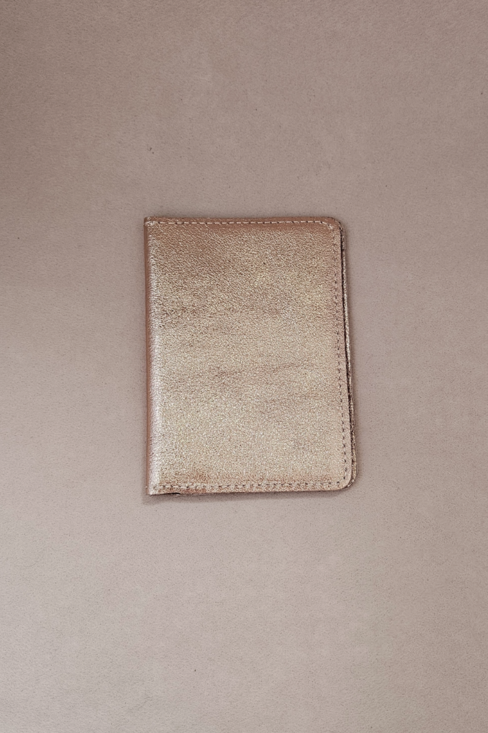 GLOBE PASSPORT HOLDER ROSE GOLD