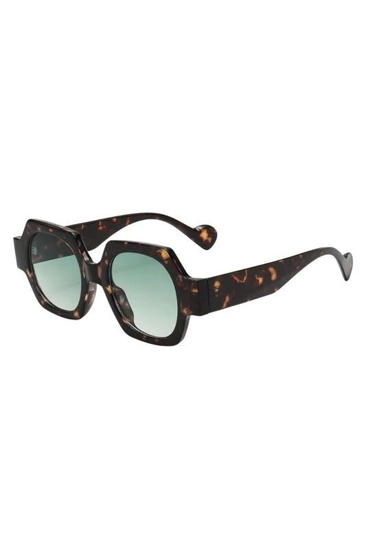 PEACHES SUNGLASSES TORTOISESHELL