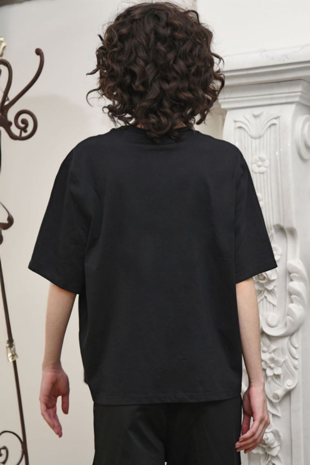 CURATE CROSSING HER TEES PEARL UP TEE BLACK