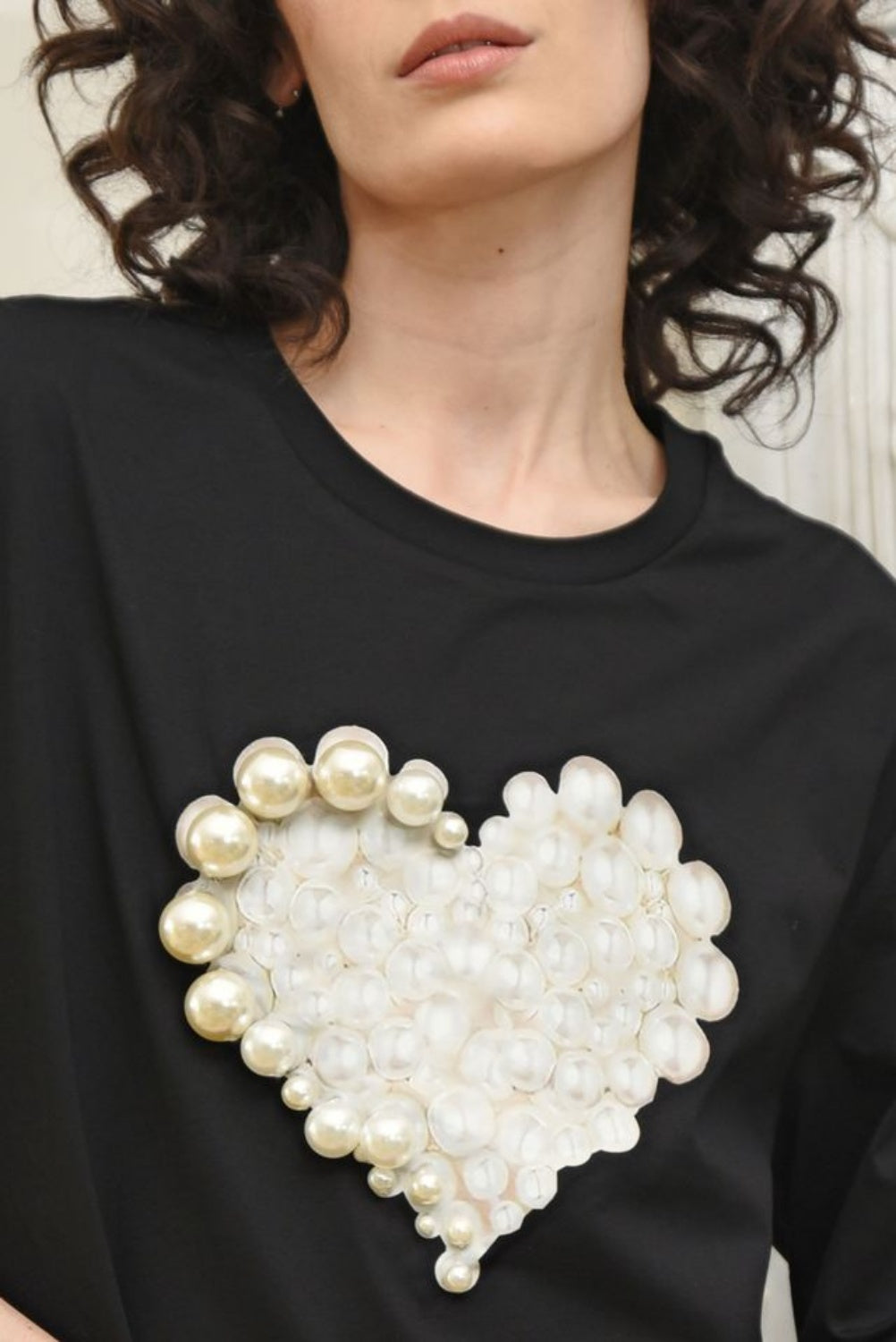 CURATE CROSSING HER TEES PEARL UP TEE BLACK