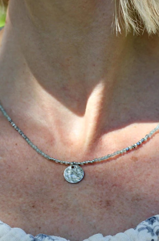 SUNDAY MOOD LITTLE COVE SILVER NECKLACE WHITE