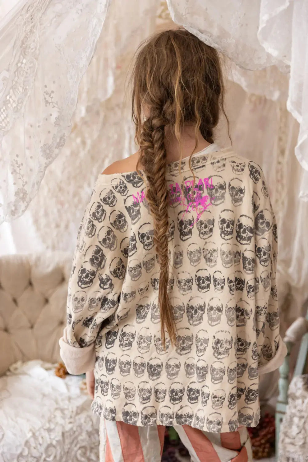 MAGNOLIA PEARL SKULLS NAGO SWEATSHIRT