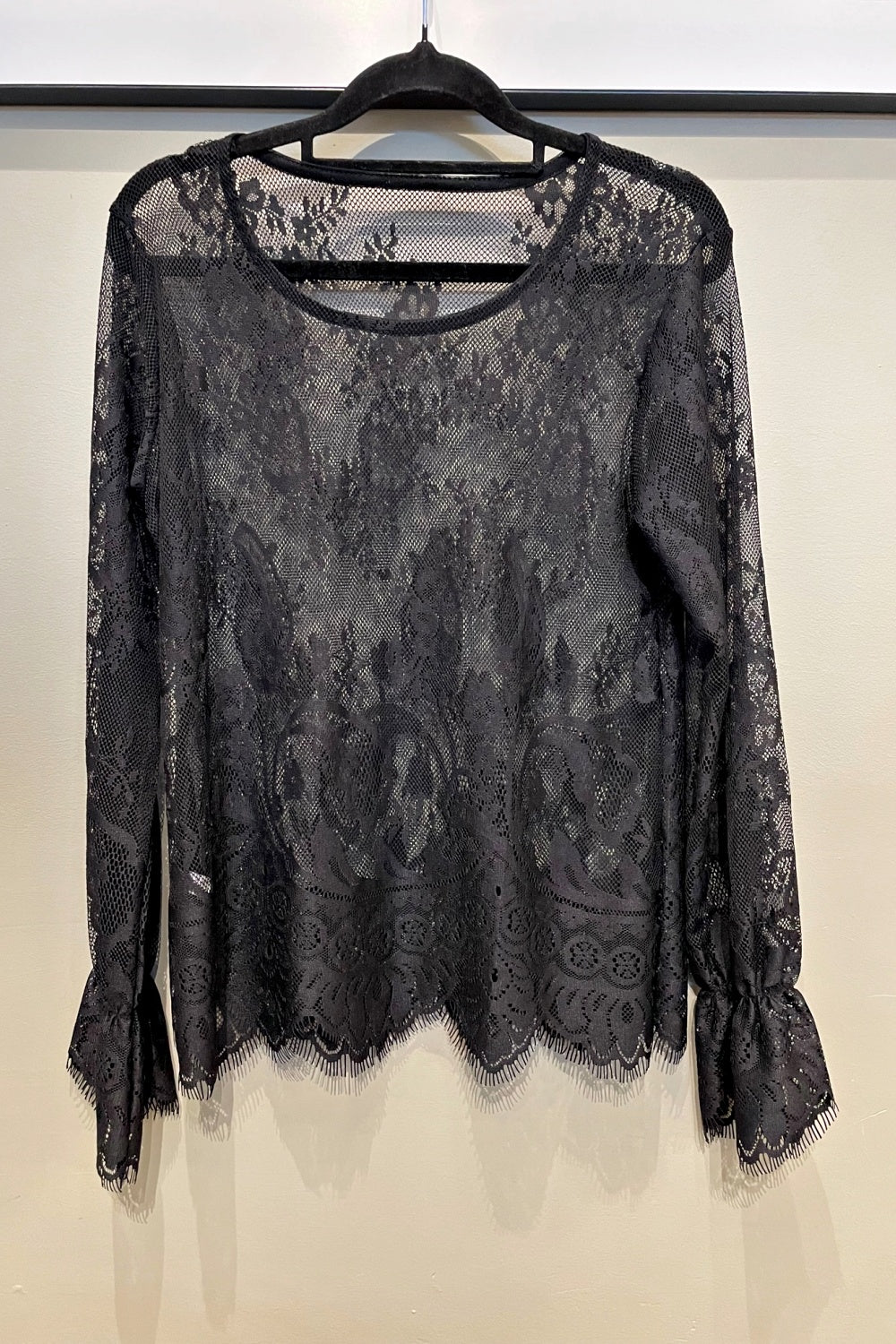 QUEENIE VICTORIAN LACE TOP BLACK