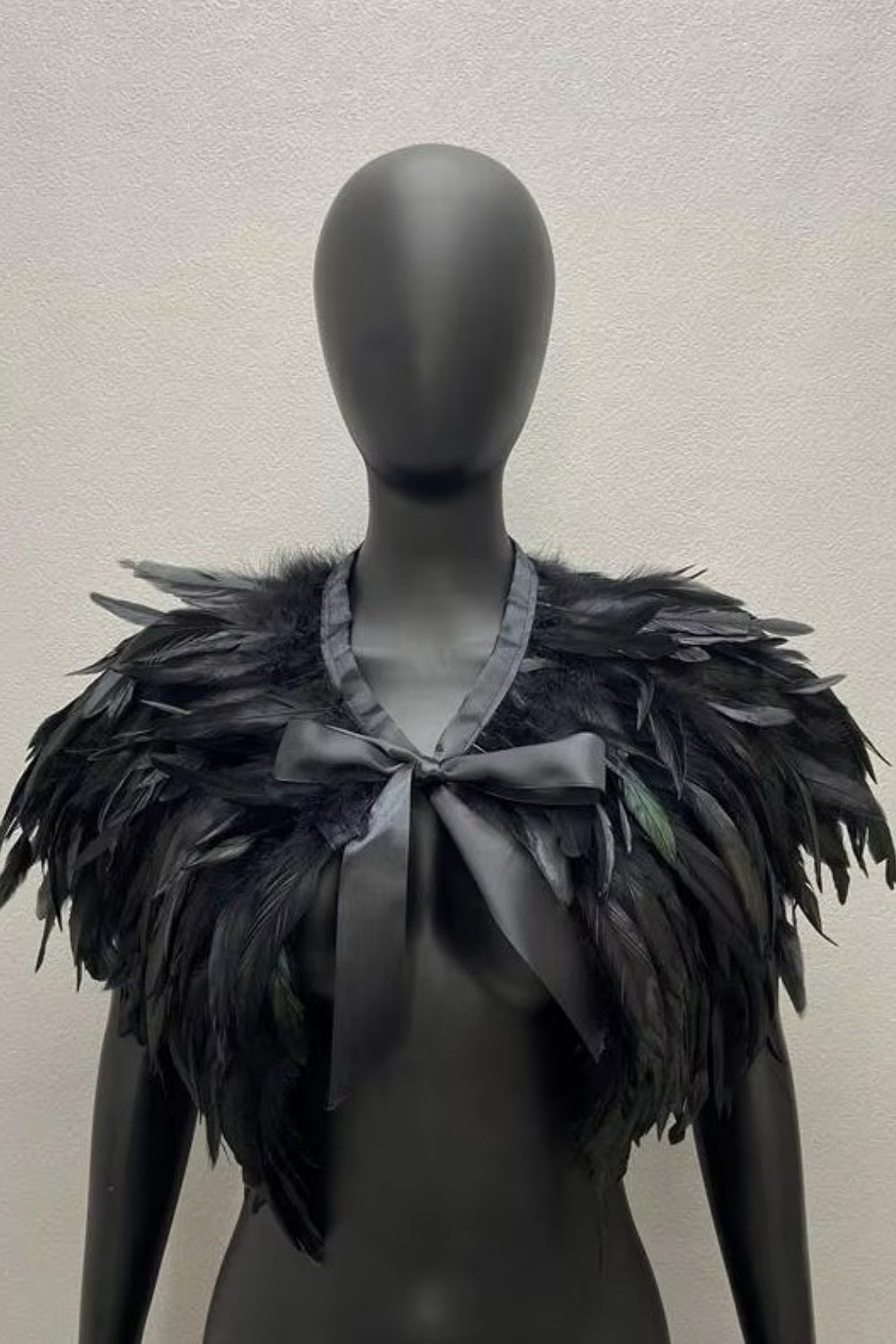 QUEENIE FEATHER CAPELET BLACK