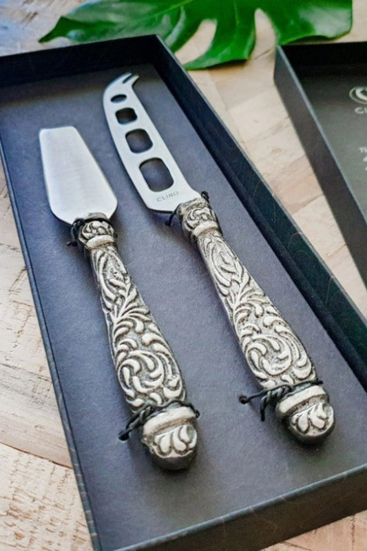 CARVED HANDLE TWO PIECE CHEESE KNIFE SET