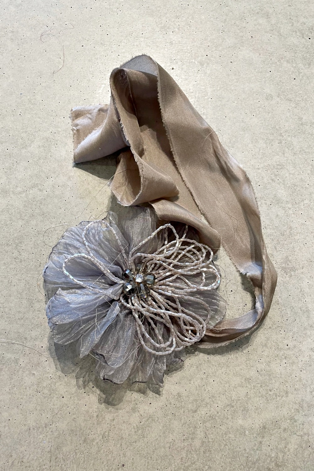 GLASCOW SASH CORSAGE GREY