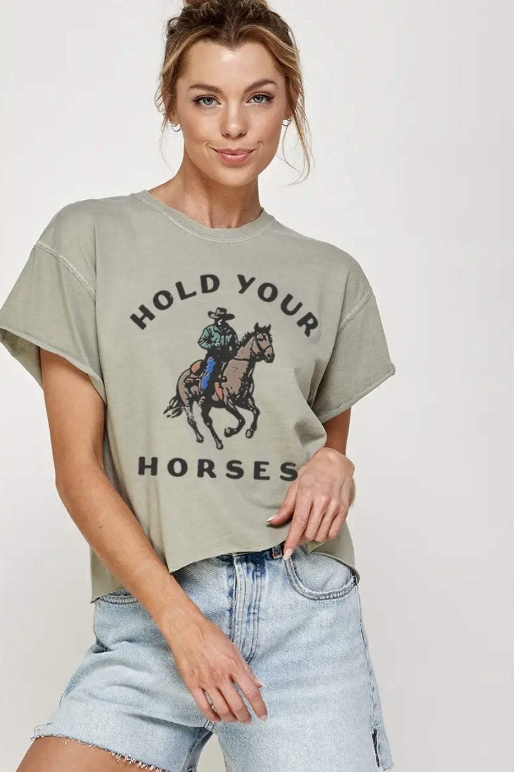ILLUSTRATED SOCIETY HOLD YOUR HORSES TEE KHAKI