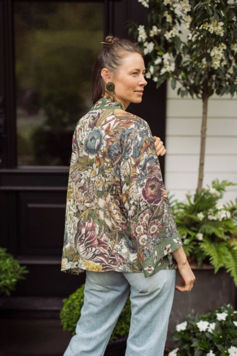 MARKET OF STARS LOVE GROWS WILD FLORAL CROPPED BAMBOO KIMONO WITH BEES