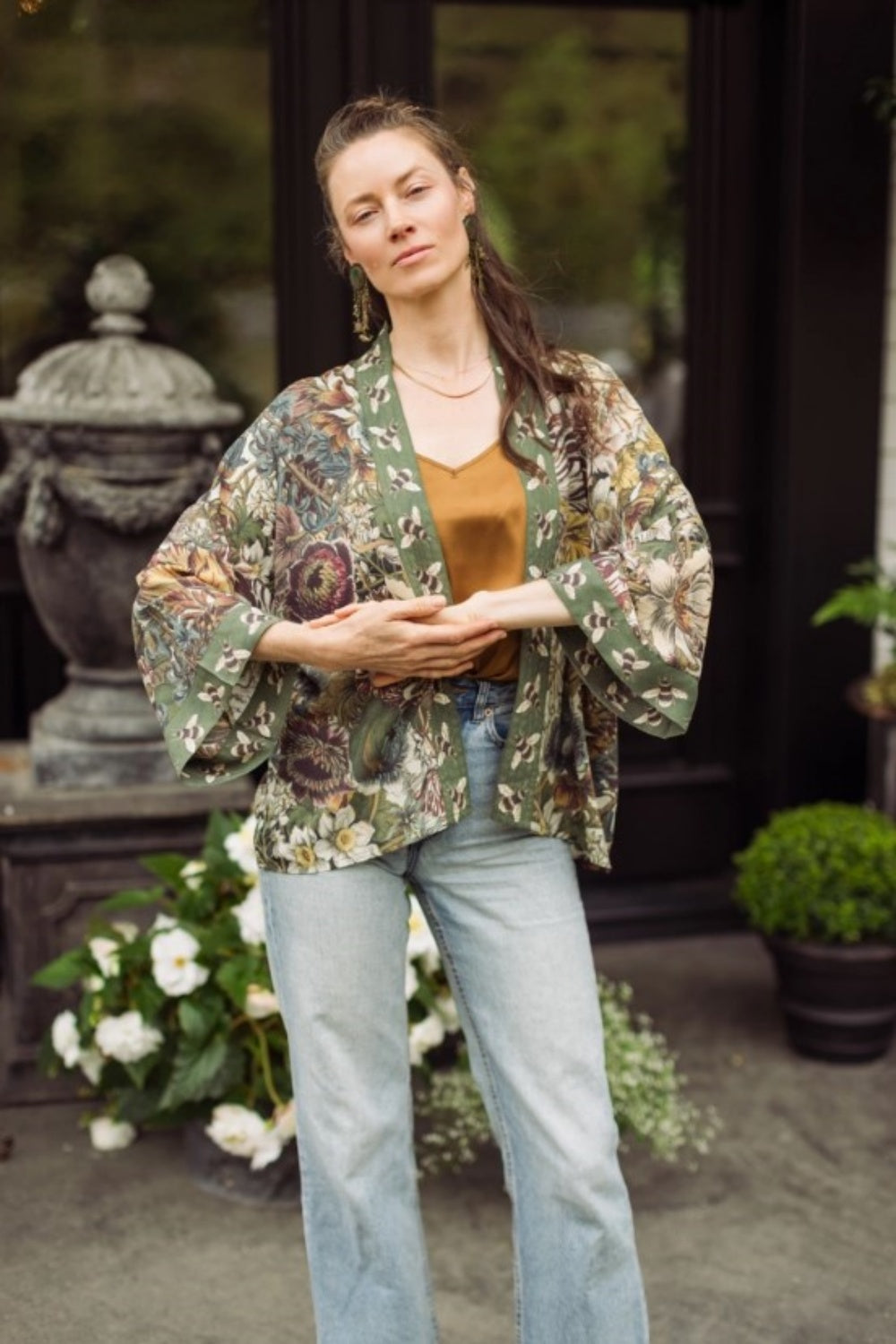 MARKET OF STARS LOVE GROWS WILD FLORAL CROPPED BAMBOO KIMONO WITH BEES